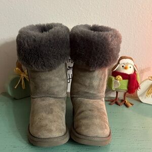 UGG Boots in Gray and Dark Gray SZ 6 box 134